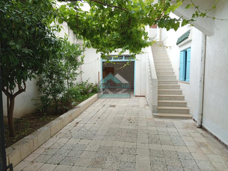 A Vendre à Bizerte une maison (3 étages) pour un investissement immobilier ou locatif